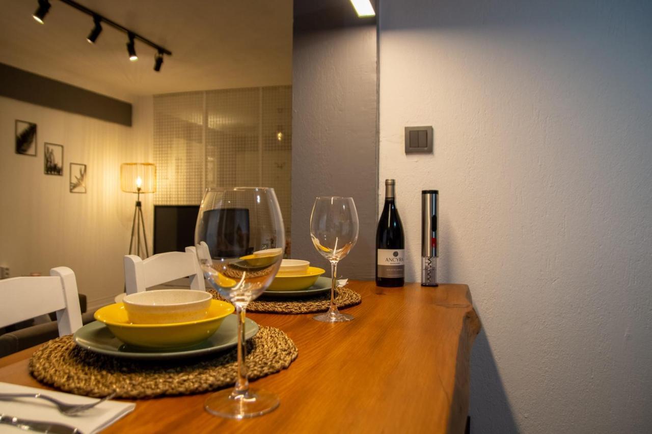 إزمير Amazing Flat Near The Coast With A Delightful Shared Terrace Close To Public Transportation In Karsiyaka المظهر الخارجي الصورة