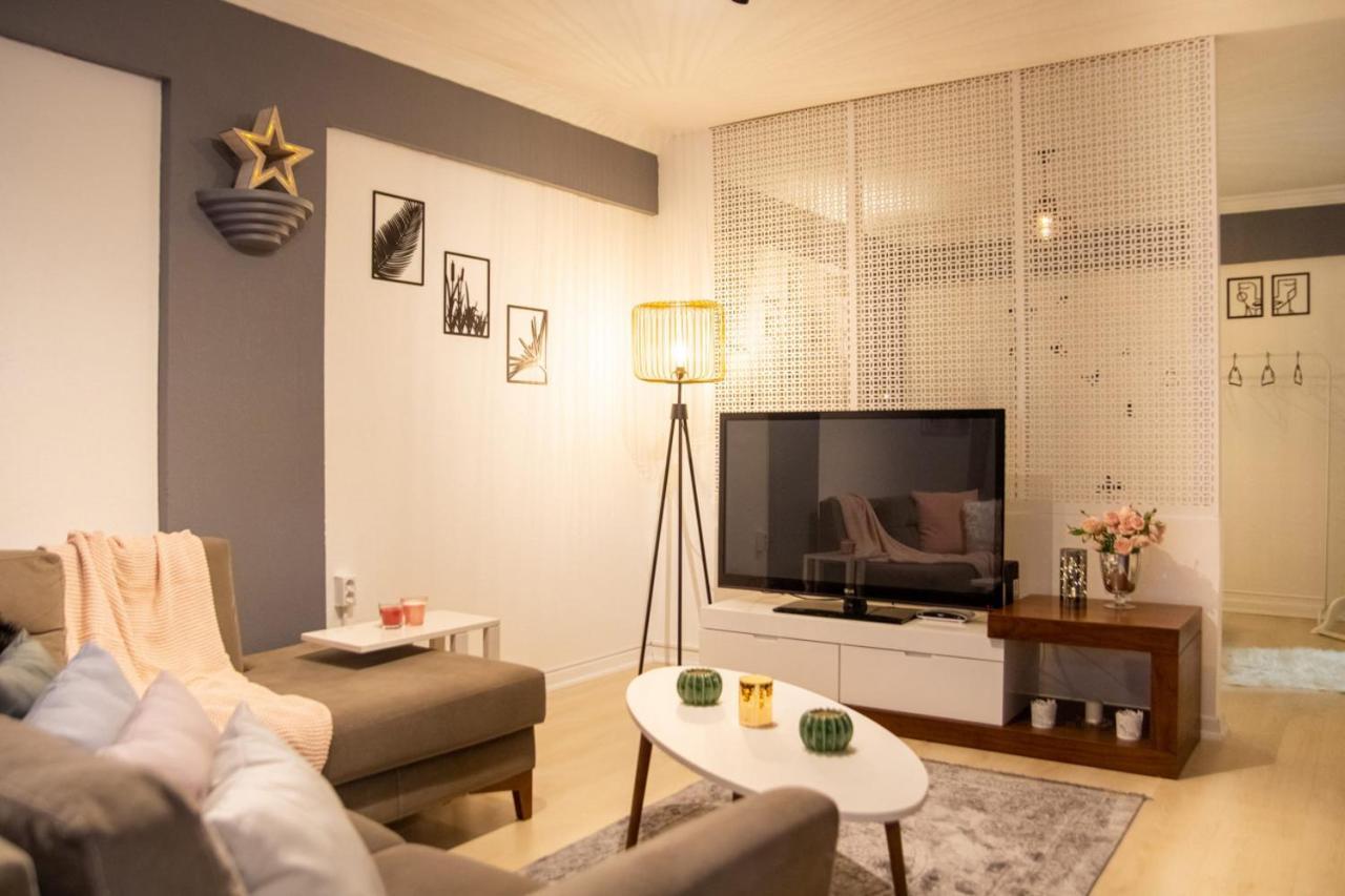 إزمير Amazing Flat Near The Coast With A Delightful Shared Terrace Close To Public Transportation In Karsiyaka المظهر الخارجي الصورة