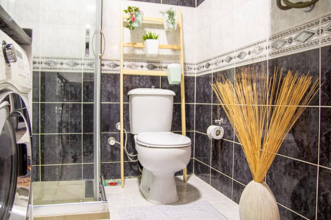 إزمير Amazing Flat Near The Coast With A Delightful Shared Terrace Close To Public Transportation In Karsiyaka المظهر الخارجي الصورة